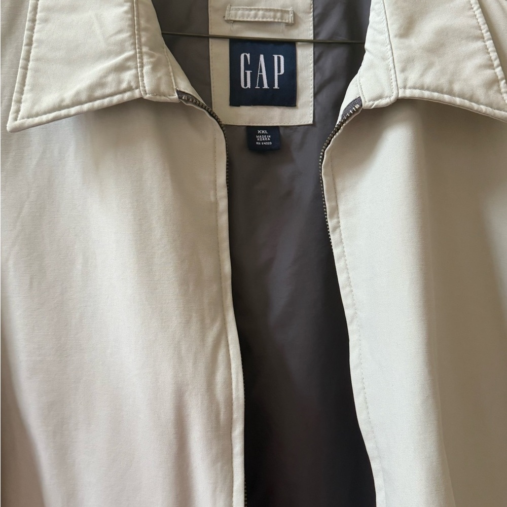 Classic Gap Men's Light Tan Jacket
XXL EUC Lightweight, Zip-Closure Cotton/Poly - Picture 8 of 12